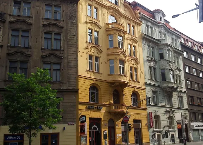 Hostel Onefam Miru Praga